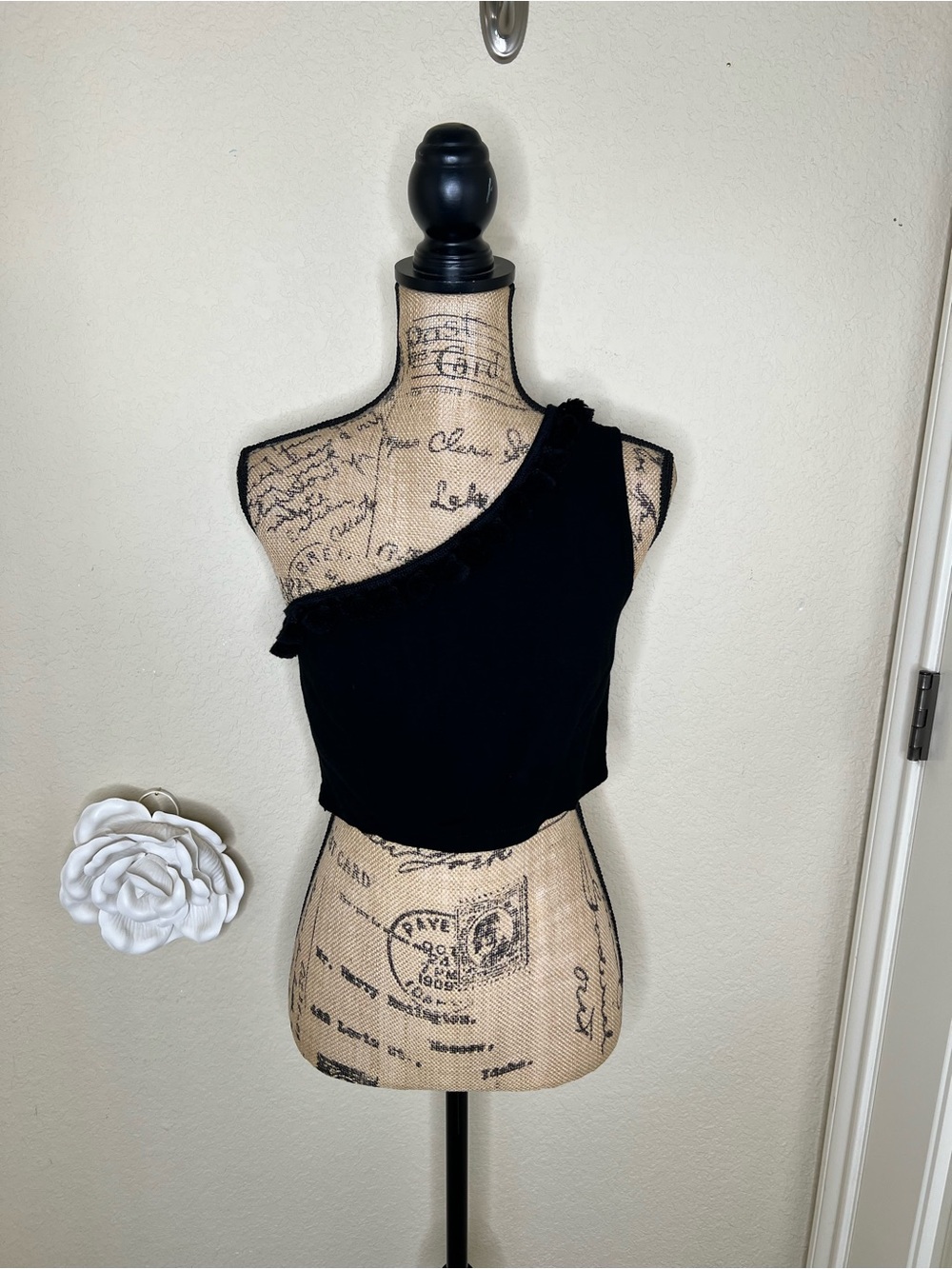 NTM: Lulu’s Black One Shoulder Tassel Trim Crop Top Size Medium Boho Festival
